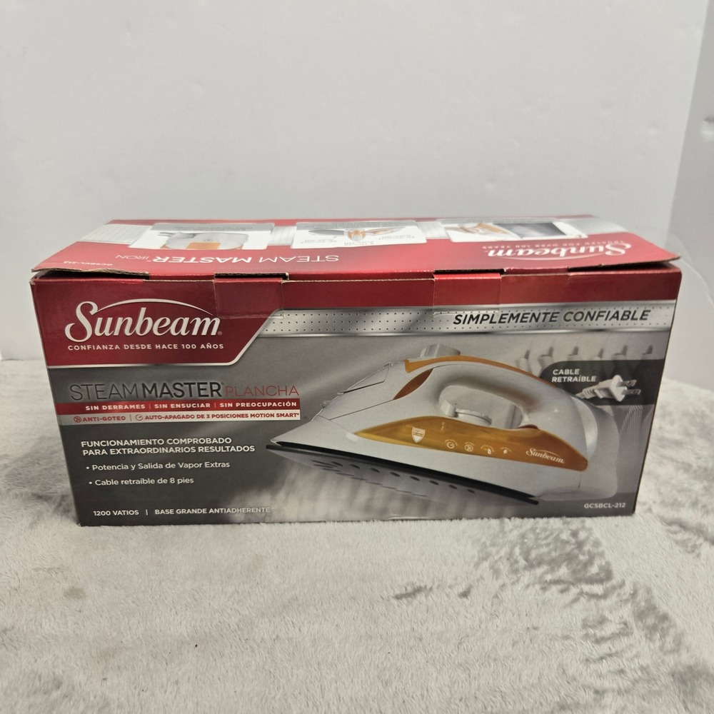 Sunbeam Steam Master Iron GCSBCL-212 Retractable Cord 1200W Nonstick Soleplate